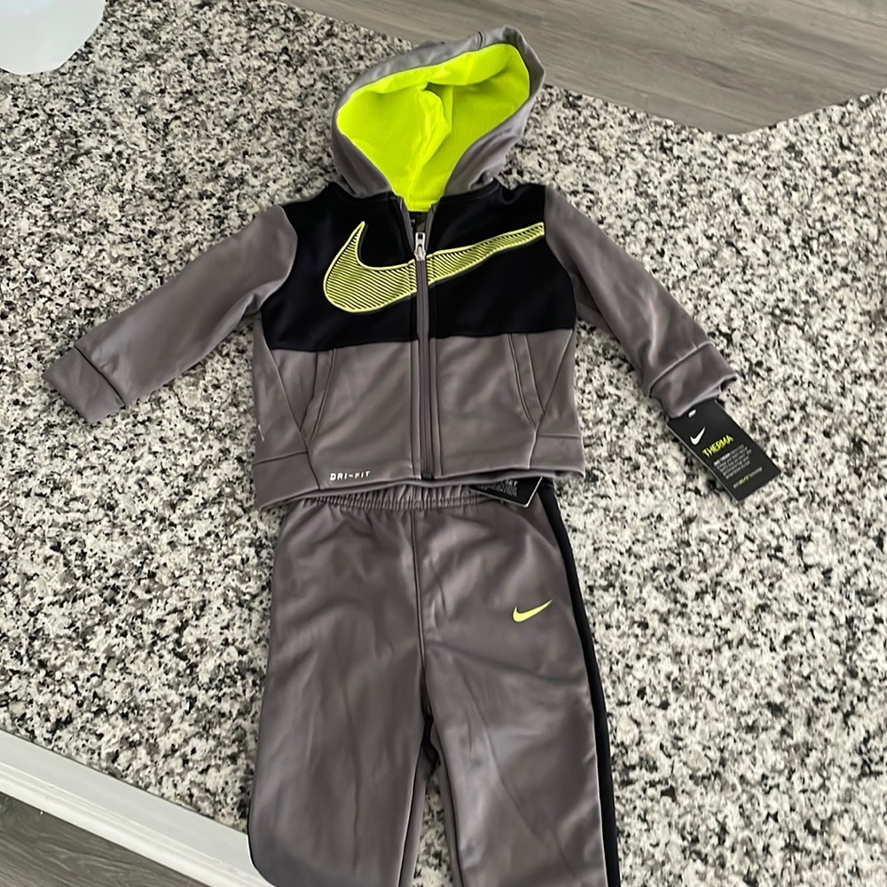 NWT boys 18m Nike outfit